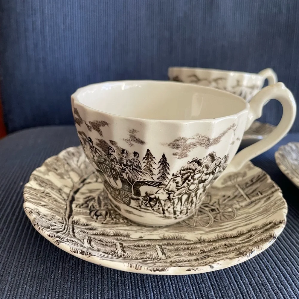 6 Teacups & Saucers - Picture 2 of 5